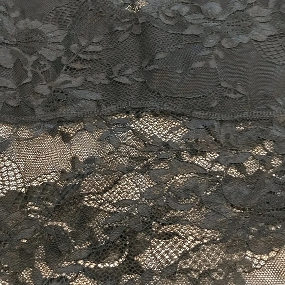 SMALL BLACK LACE BODYSUIT BY DYNAMITE - Picture 3 of 13